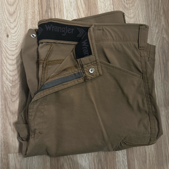 Wrangler Men’s Casual Brown Shorts Size 40 - Picture 1 of 2